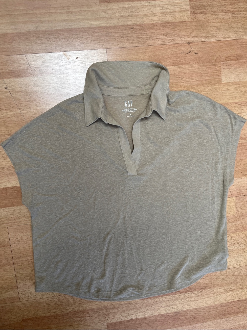 GAP Short-Sleeve Polo in Beige Sz S